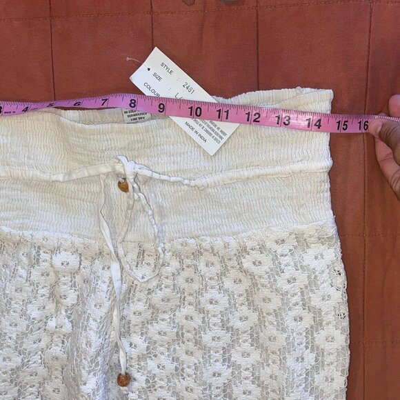 NWT Liam Hangs White Crochet Boho Cover-up Women's Pants Size L/XL - Picture 9 of 11
